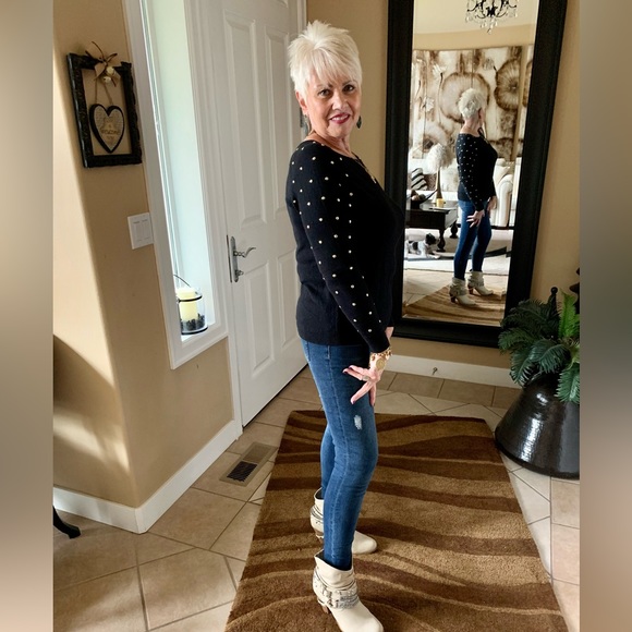 LN MK PULLOVER SWEATER W/GOLD STUDS ON SLEEVES. PERFECT CLOSET STAPLE. - Picture 2 of 10